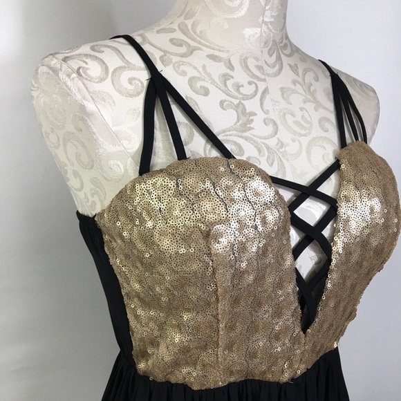 Dress - Picture 3 of 5